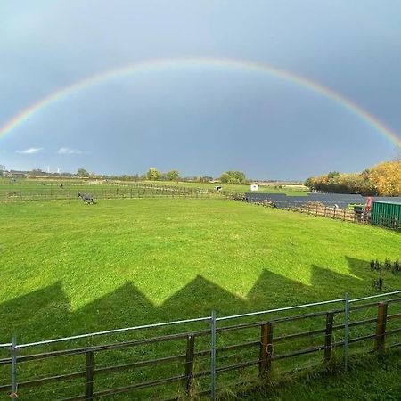 Hanaverian Suit With Amazing Views Of Stud Farm. Driffield Exterior foto