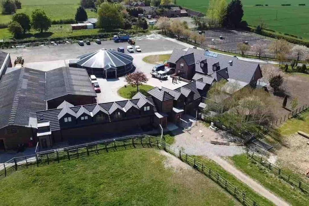 Hanaverian Suit With Amazing Views Of Stud Farm. Driffield Exterior foto