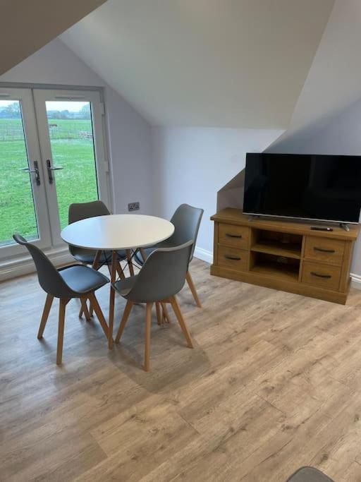 Hanaverian Suit With Amazing Views Of Stud Farm. Driffield Exterior foto