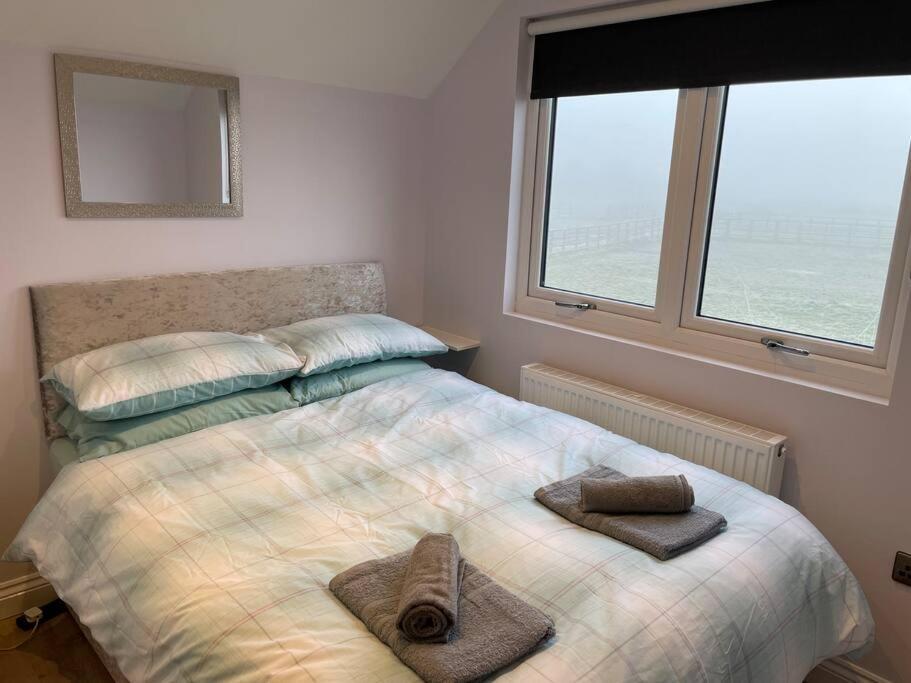 Hanaverian Suit With Amazing Views Of Stud Farm. Driffield Exterior foto