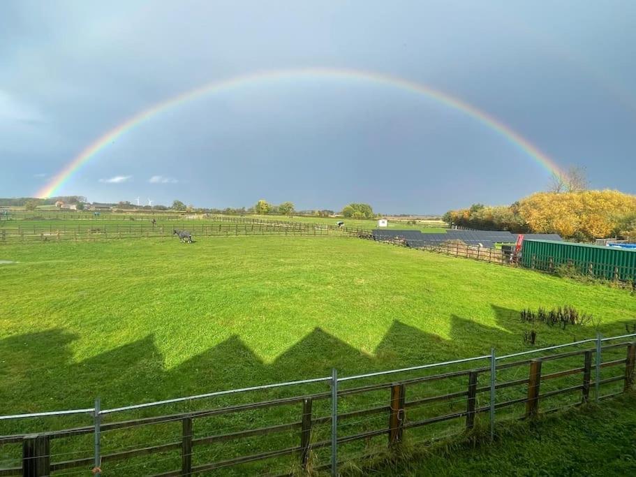 Hanaverian Suit With Amazing Views Of Stud Farm. Driffield Exterior foto
